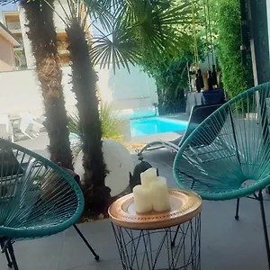 https://studio-piscine.hotels-rhonealpes.com